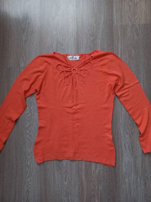 Продавам дамски пуловери