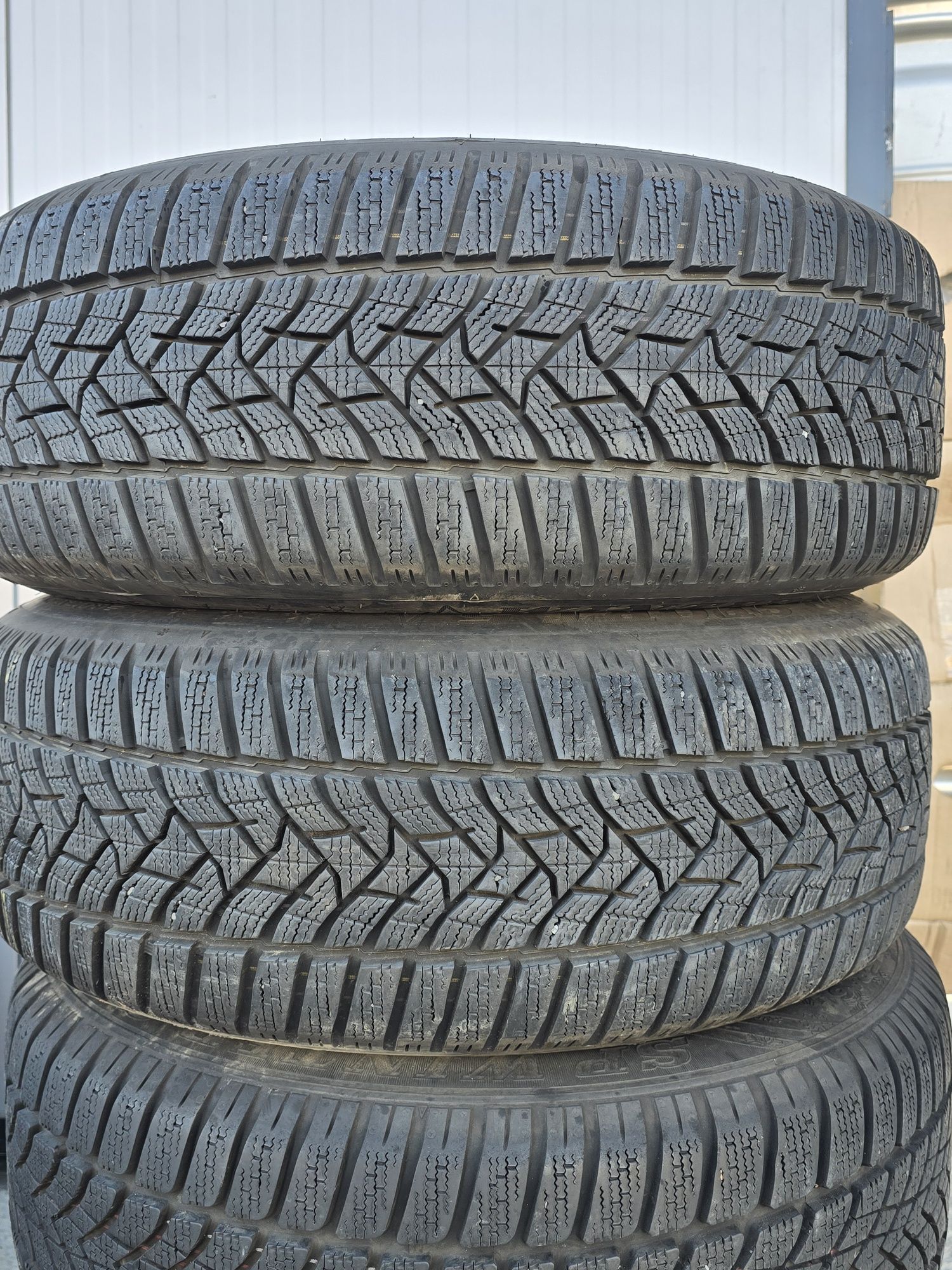 4 Броя 205/55/16 Dunlop 2x8,8mm 2x7,6mm