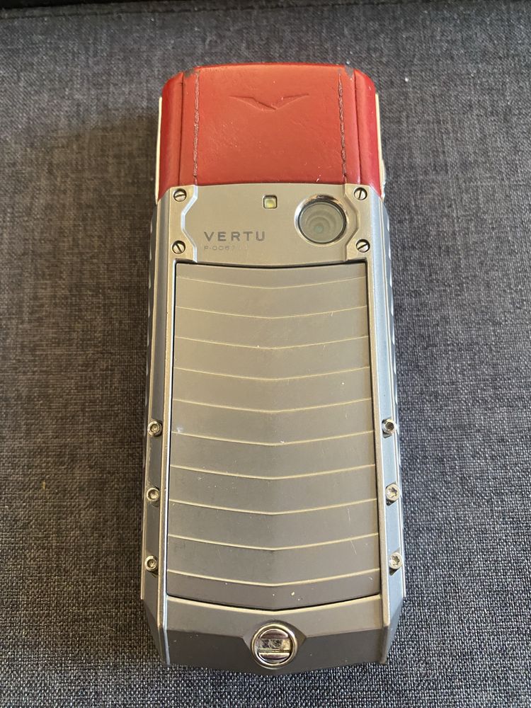 Перфектен! Nokia-Vertu Ascent X titanium red