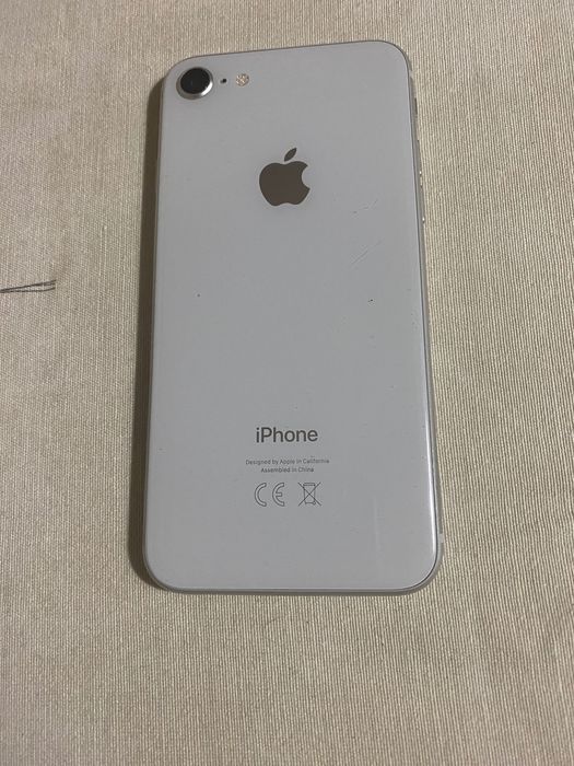 iPhone 8 -64GB ,зарядно,не е заключен