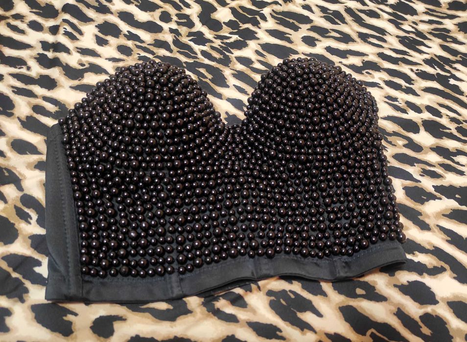 Ефектен черен корсет