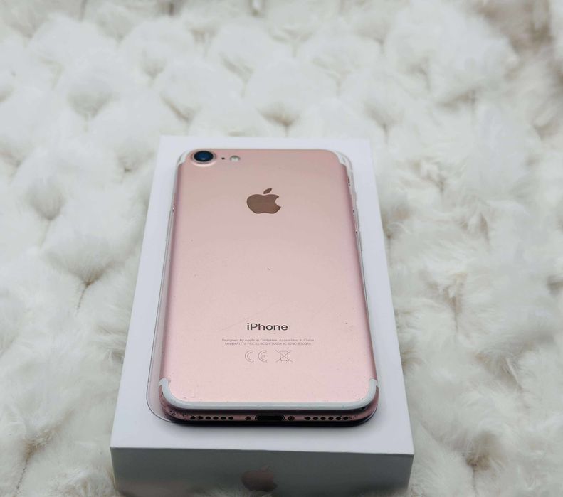 Vand / Schimb IPhone 7  Roz  Impecabil