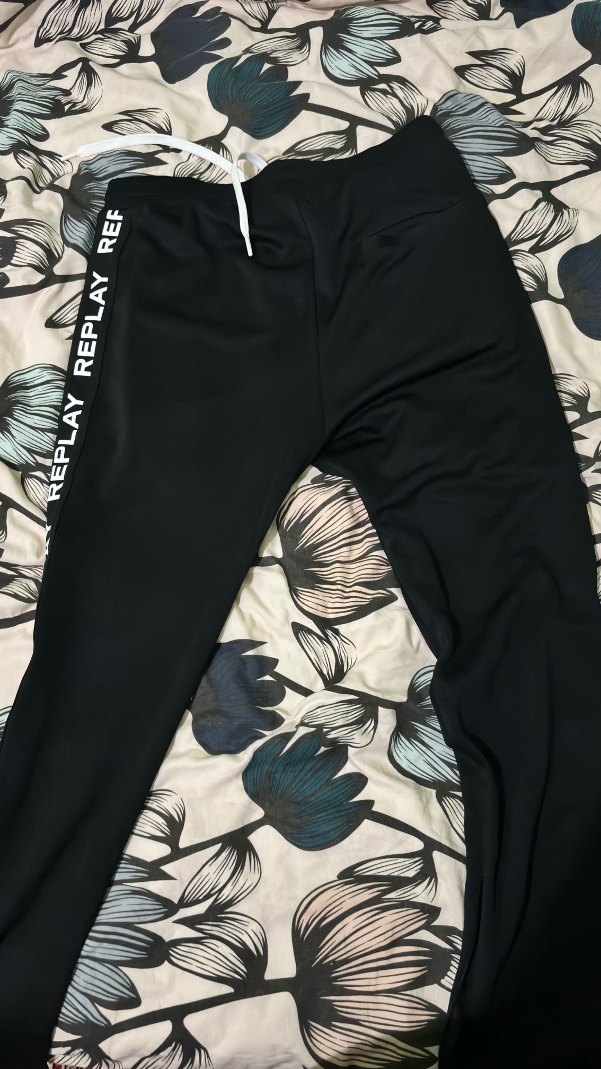 Pantaloni trening bărbați Replay