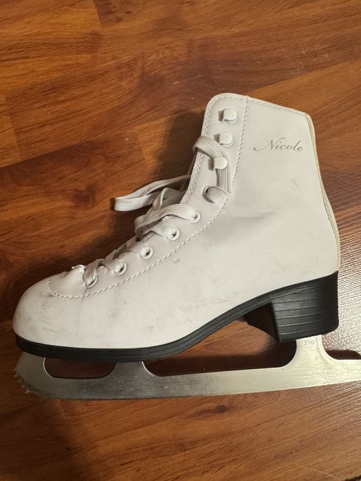 Коньки фигурные фирма NORDWAY