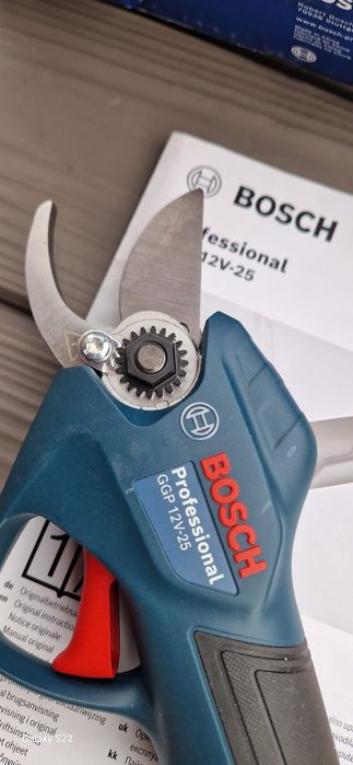Bosch foarfeca de tăiat crengi pe acumulator