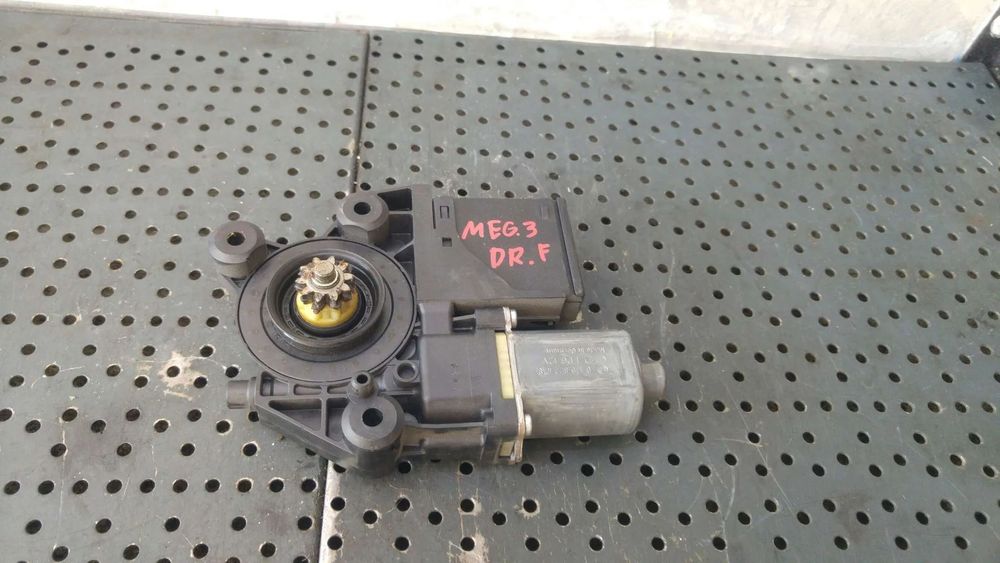 Motoras macara dreapta fata renault megane 3 807301396r 0130822478