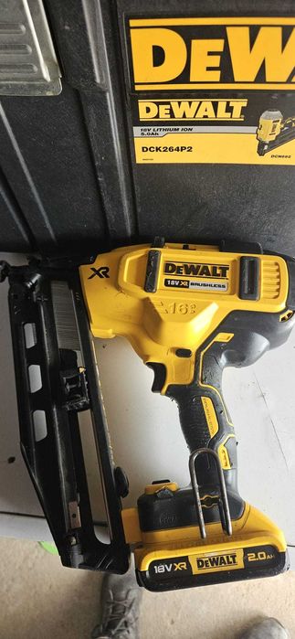 Pistol cuie Dewalt DCN 660