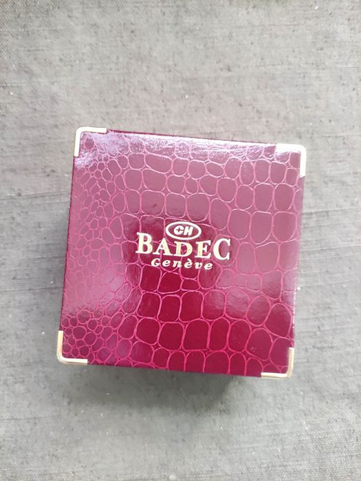 Продавам кутии за стари часовници