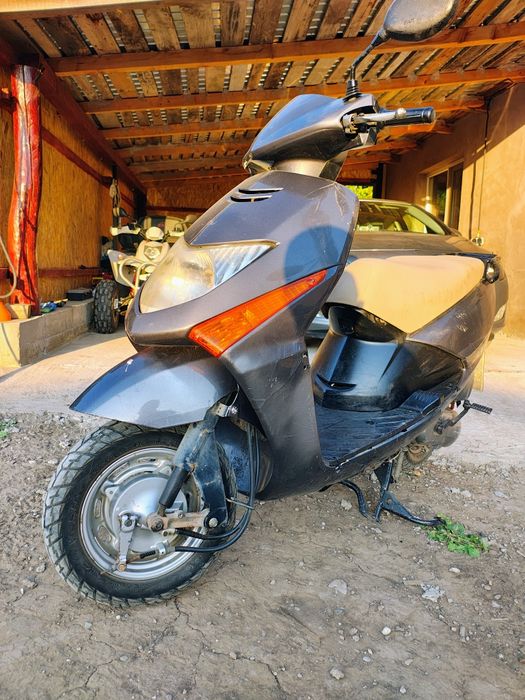 Vând scuter Honda lead 100