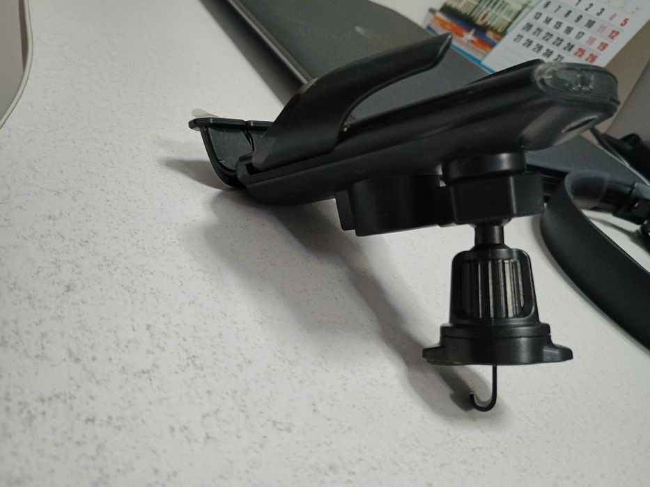 Продам беспроводную зарядку в авто