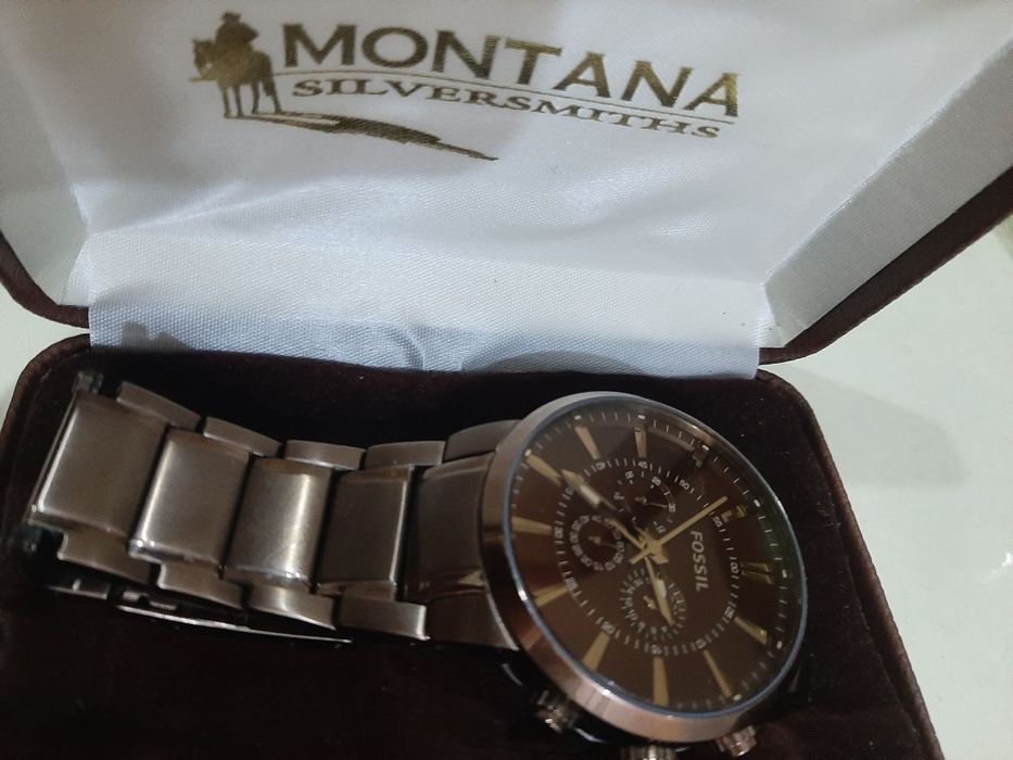 Продаются свои Часы Fossil,  привезли с Америки новые упаковка , докум