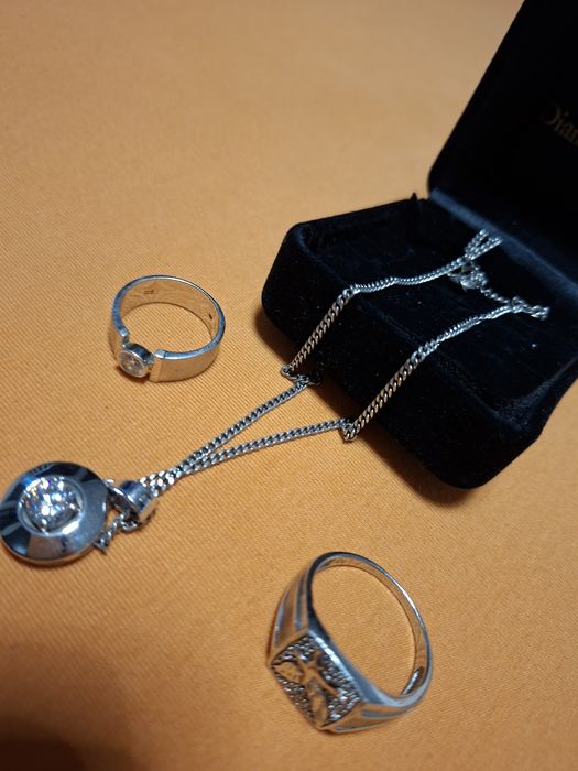 Vând colier si inel set argint pus un ghiul argint