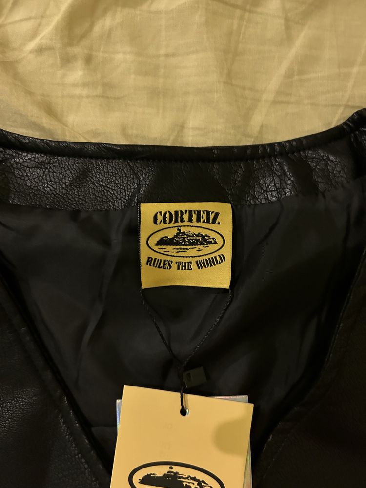 Vesta Corteiz neagra din piele