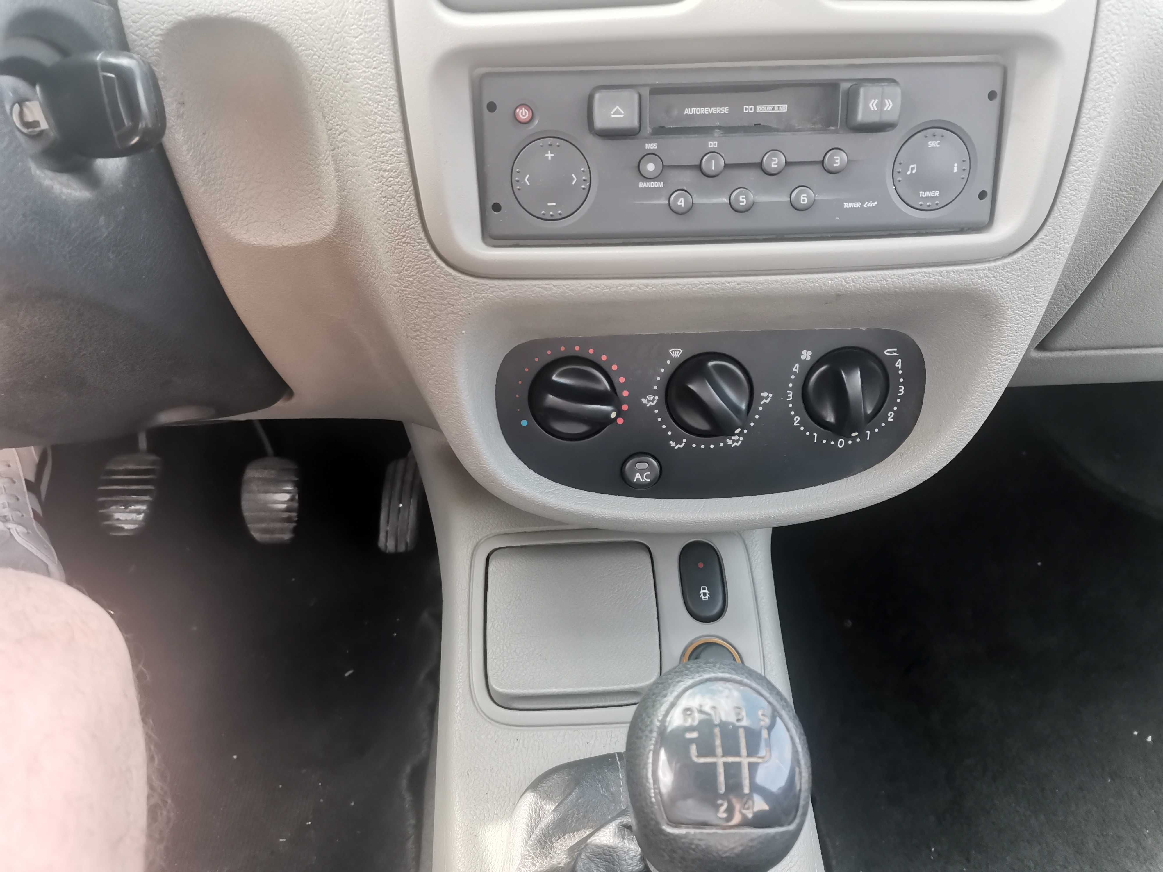 Vand Renault Clio an 2004, 142.600 km