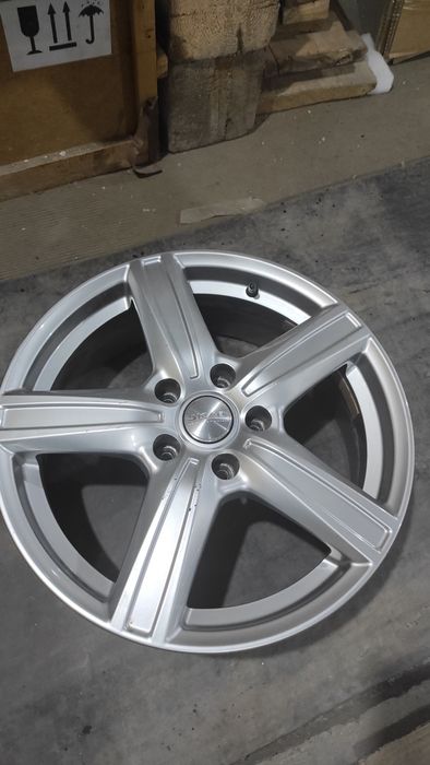 Продам легкосплавные диски на R17, 5x114.3