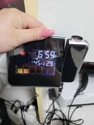 Дигитален Холограмен часовник с проекция+ Подарък адаптер