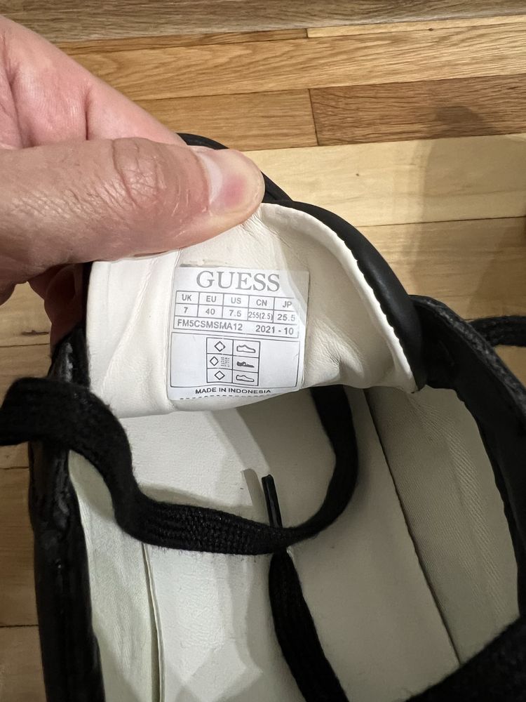 Продавам кецове Guess
