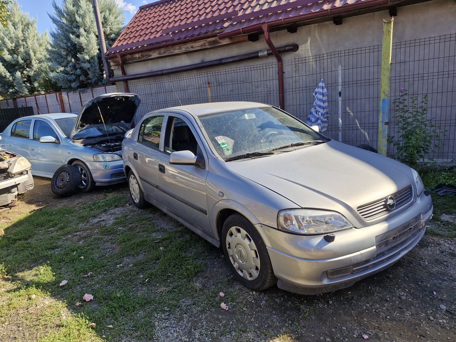 Piese opel astra g 1.6 8v.  Motor , faruri bara Radiator kit pornire