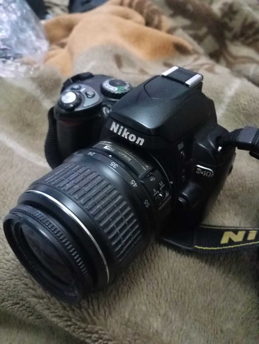 Зеркальный фотоаппарат Nikon D40 Никон