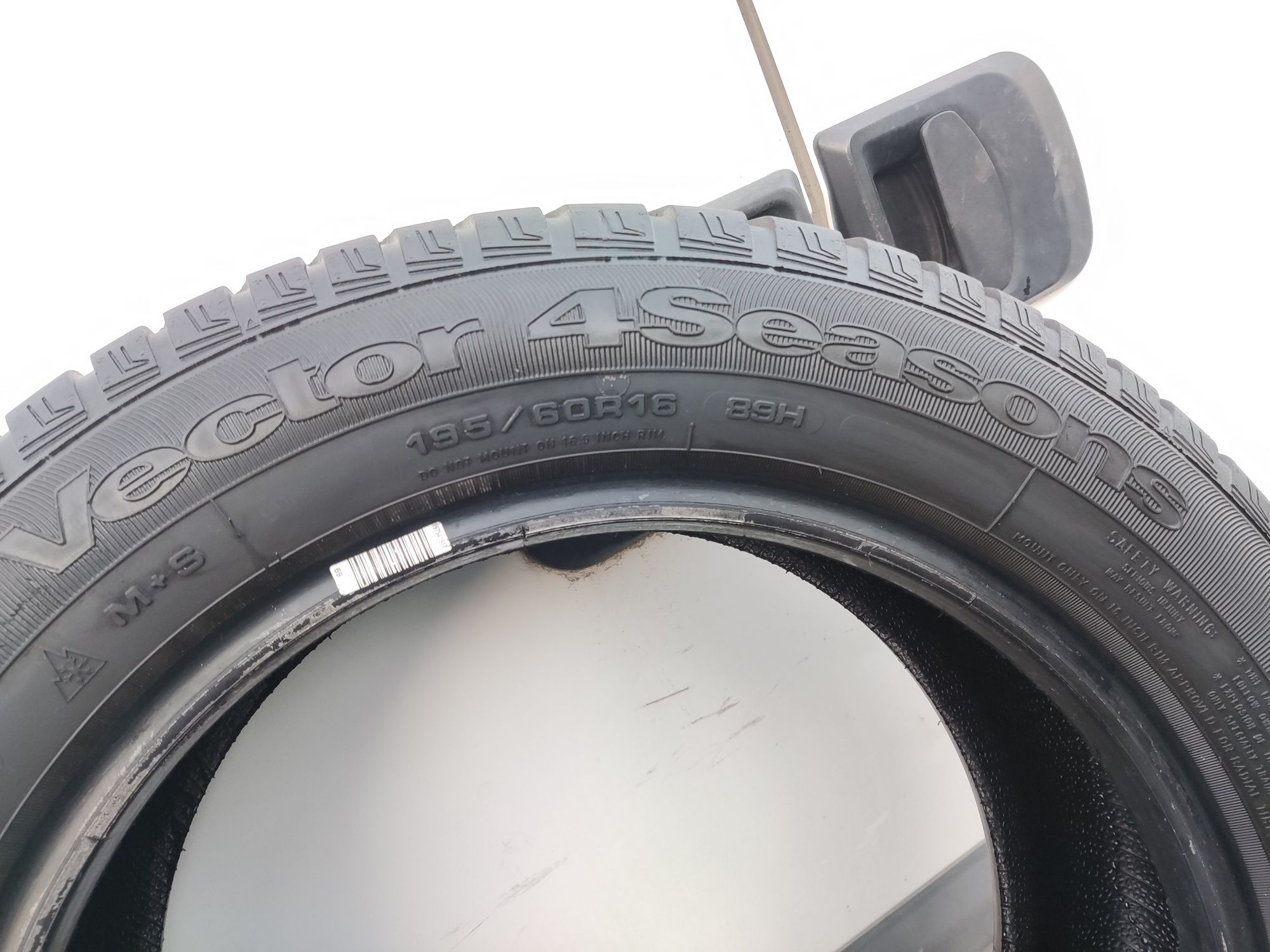2бр всесезонни гуми 195/60/16 GoodYear Vector 4 Seasons
dot21
6.89mm
Д