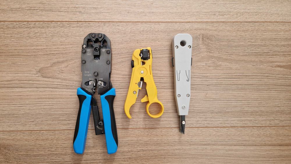 Set profesional de sertizat mufe si prize de retea sau telefon