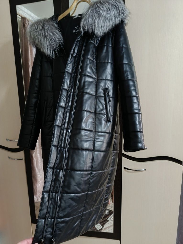 Продам зимнюю женскую куртку