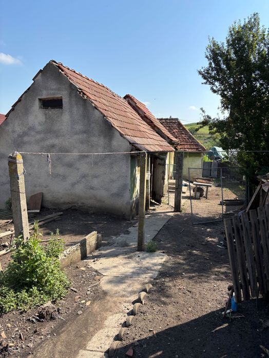 Casa la tara pt renovare