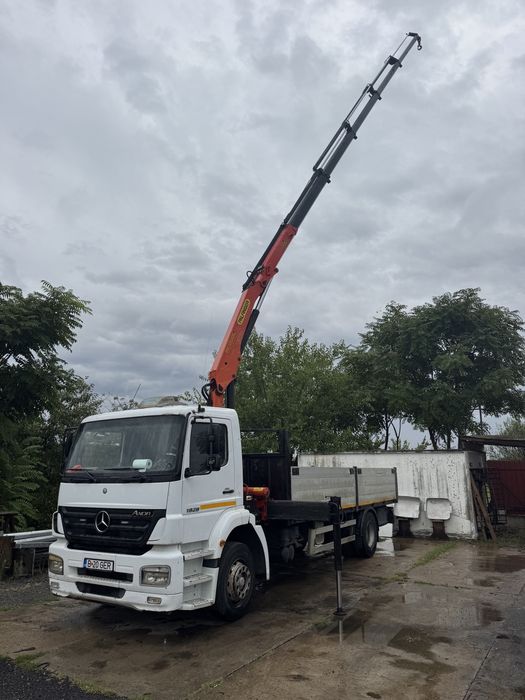 Camion cu Macara Mercedes Palfinger de vanzare