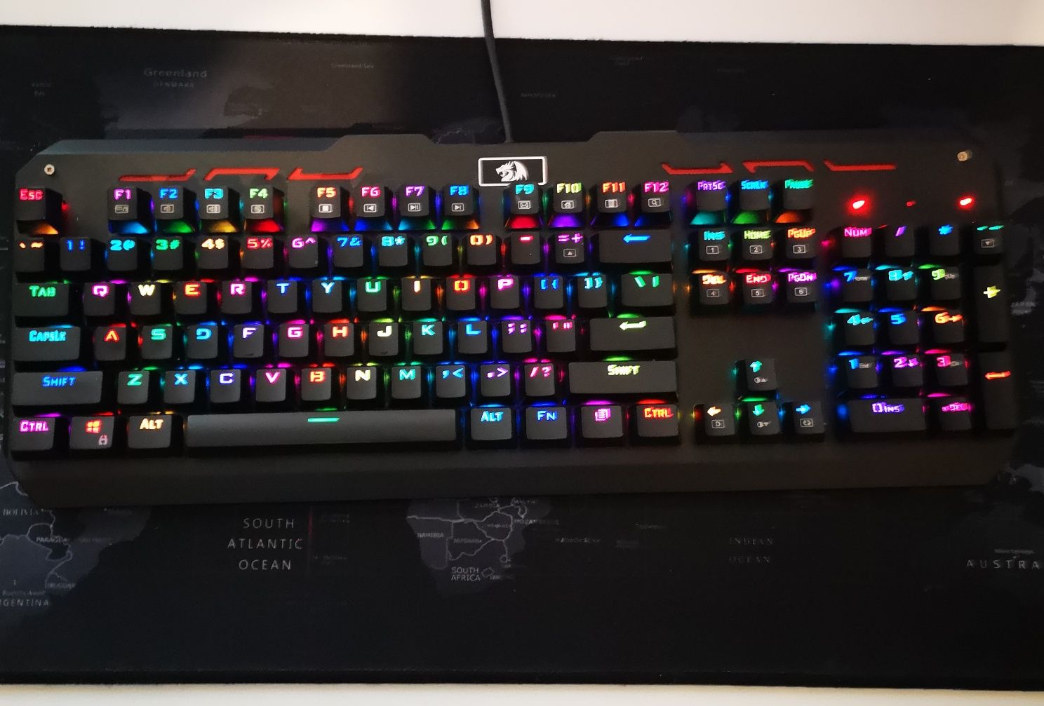 Vând tastatura mecanica Redragon Varuna