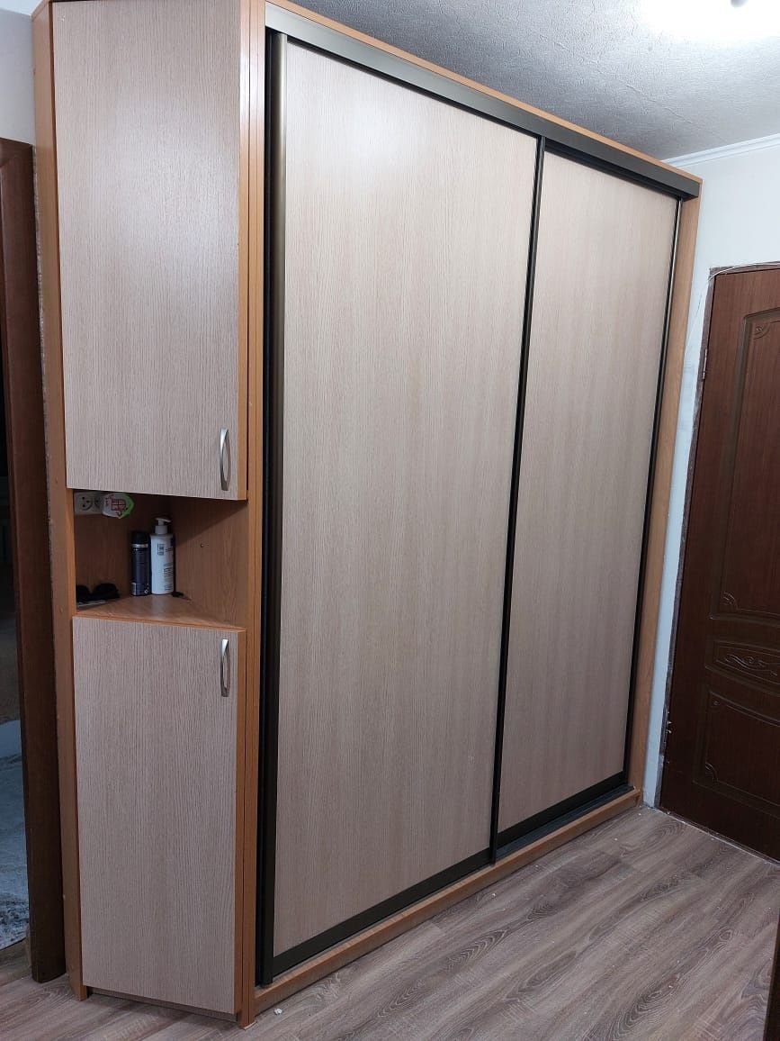 Продам прихожию в отличном состояний