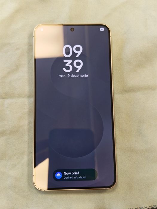 Samsung Galaxy S25 – stare excelentă, foarte puțin folosit