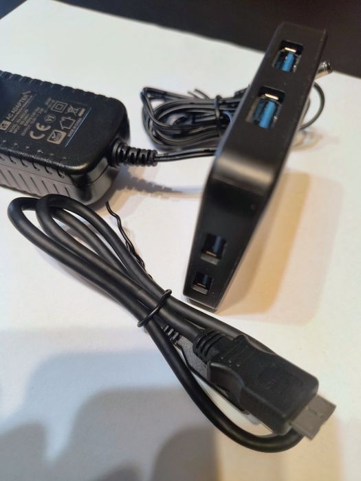 Hub ORICO smart cu 4 port USB 3.0 suport BC 1.2 charger.