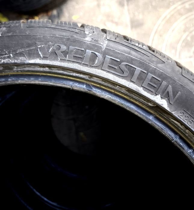 225 40 19 Зимни гуми