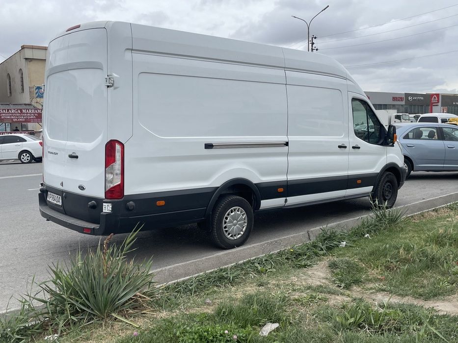 Ford mashinasi sotiladi