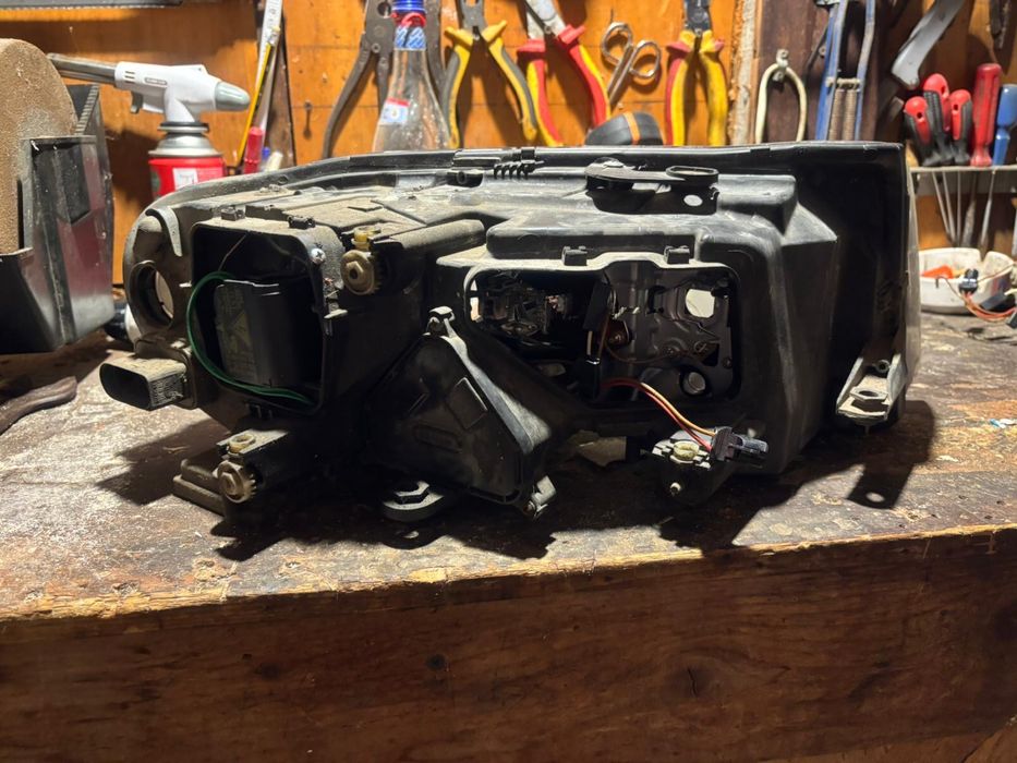 Vand Faruri Skoda Superb 2005