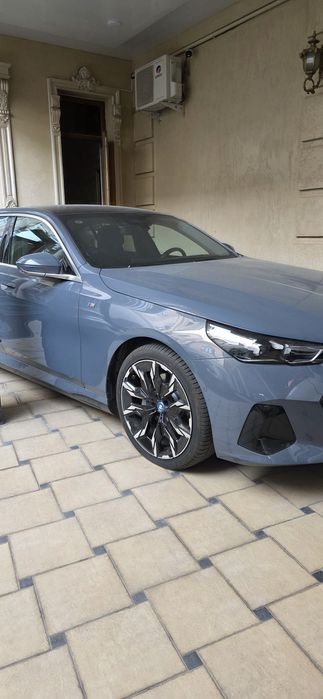 Bmw i5 35L  новый с номером