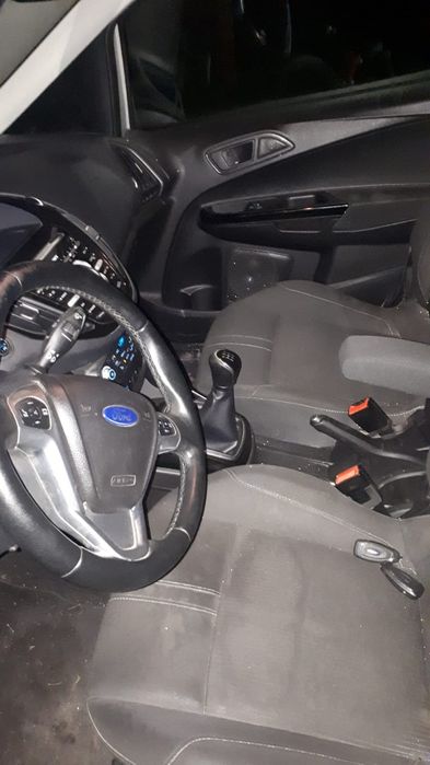 Vând  un Ford B  Max