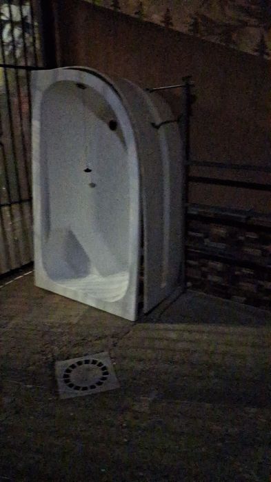 Cadă pe colț albă