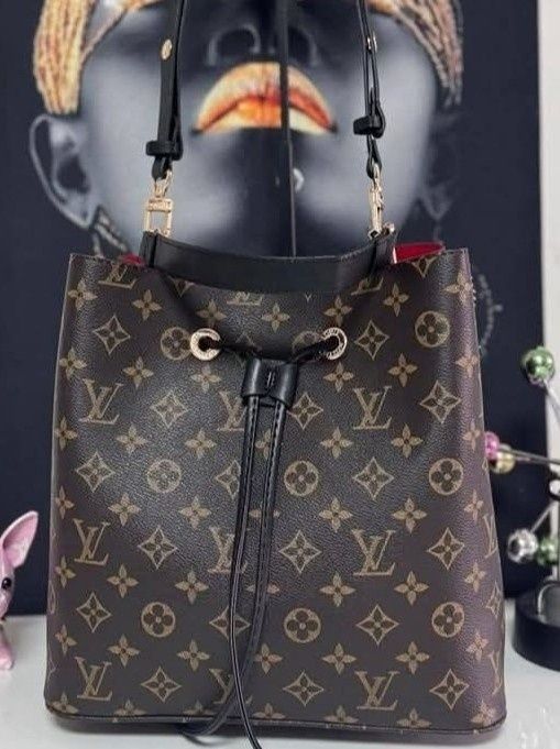 Geanta +portofel LV,super model, super calitate, editie limitată, sacu