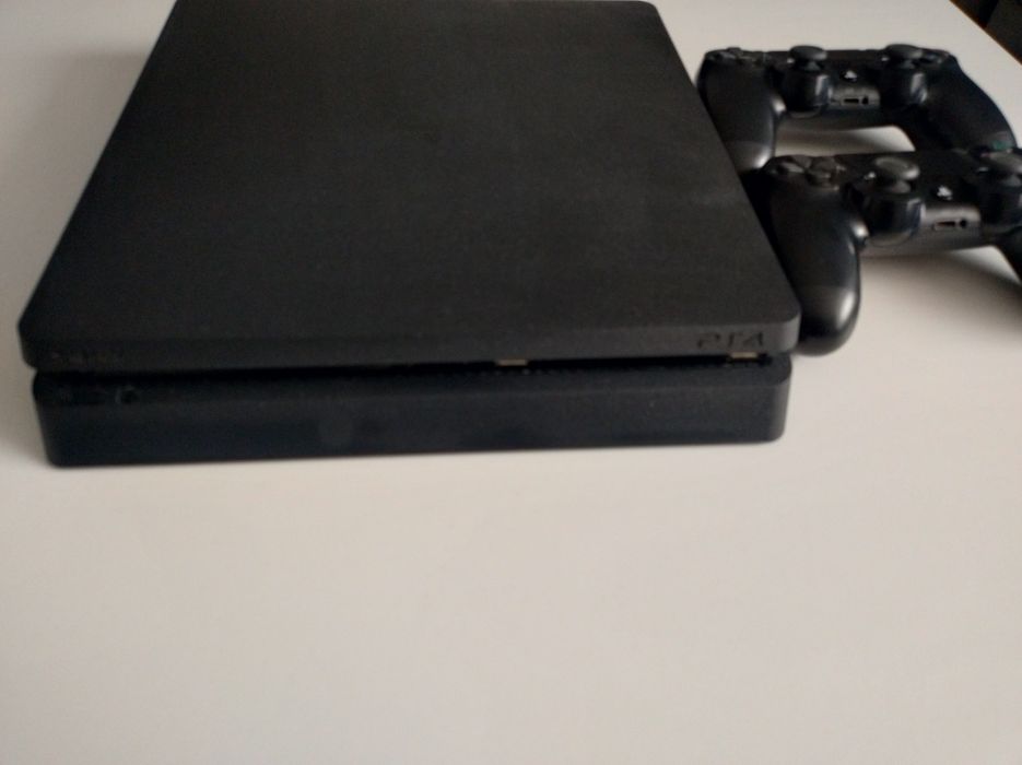 Ps4 slim 500gb в отлично състояние