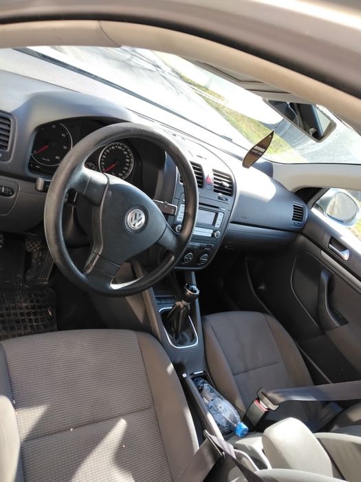 Golf v impecabil 2800 euro