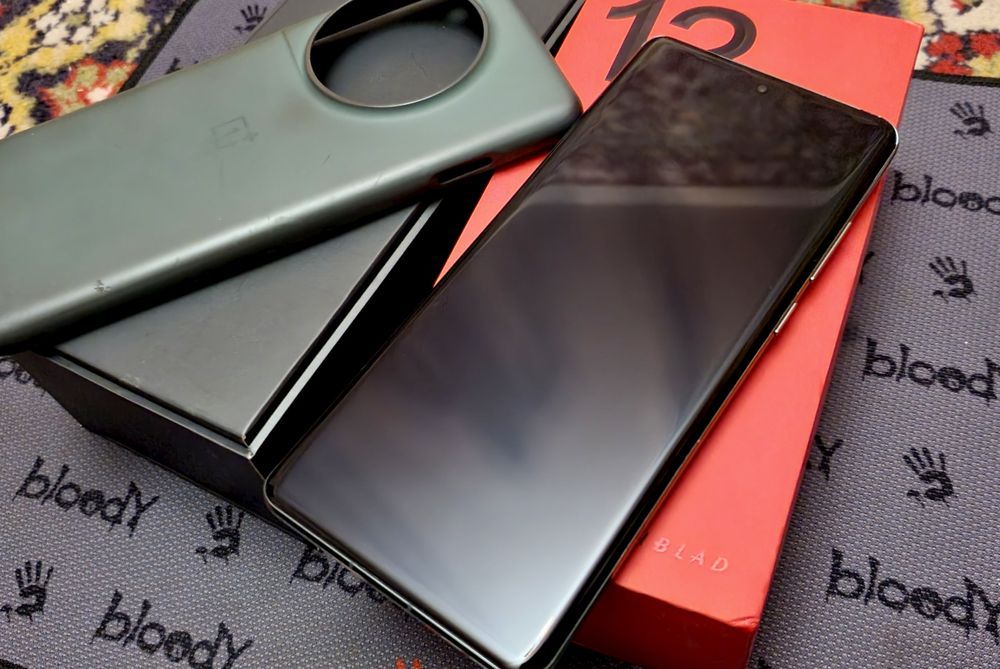 OnePlus 12 12/256 ГБ — зелёный (Индия), идеальное состояние