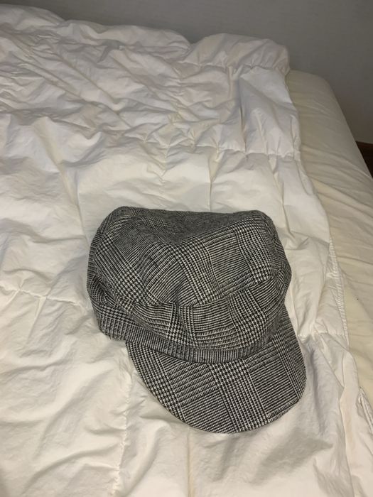 Дамска шапка ZARA