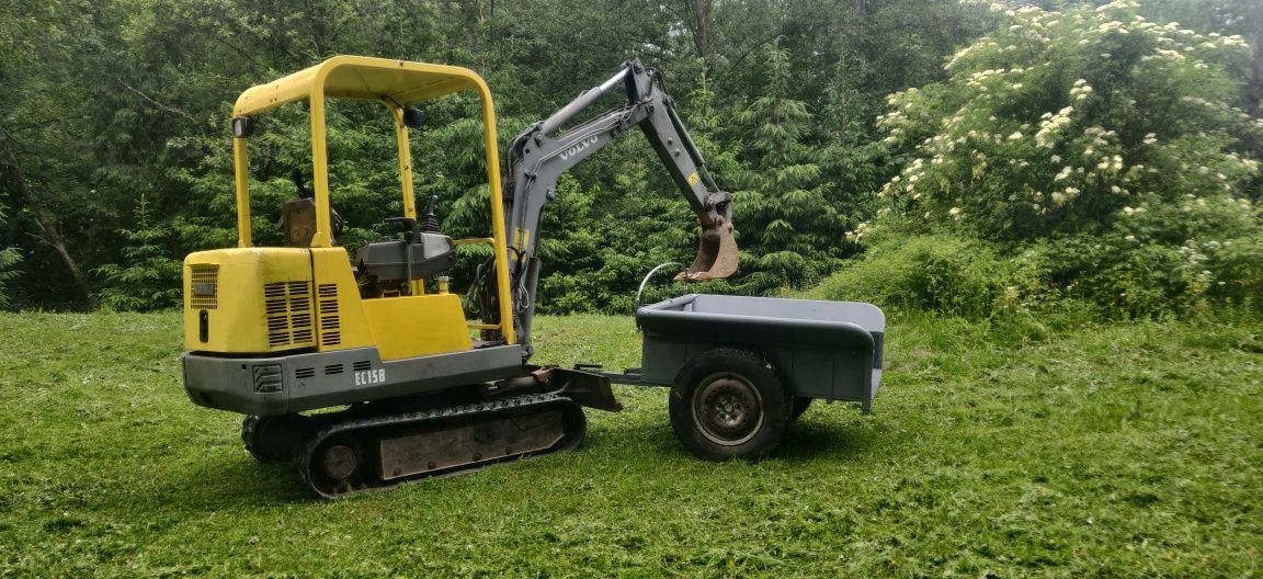 Excavator și camioneta cu macara de inchiriat