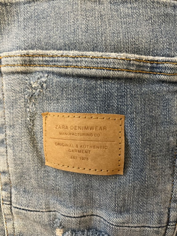 Blugi ZARA marimea: EUR 42, US 32