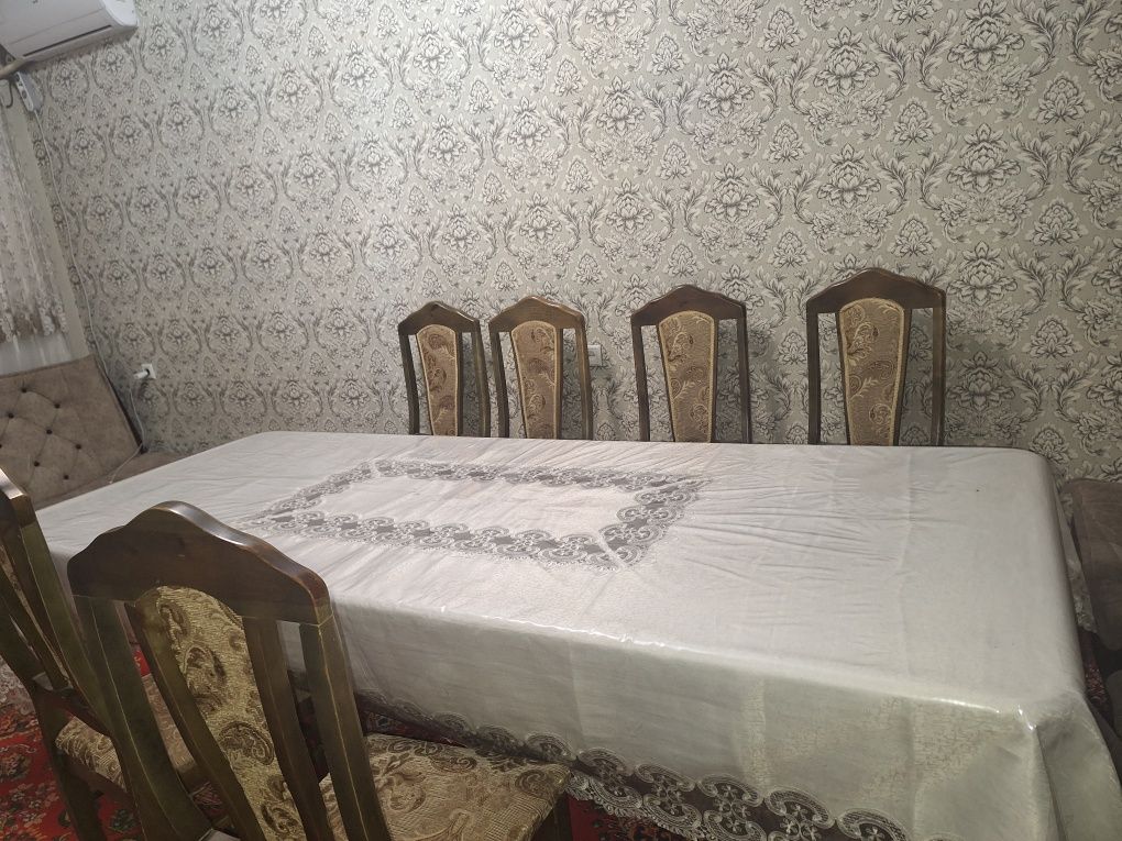 Стол и 12 стульев