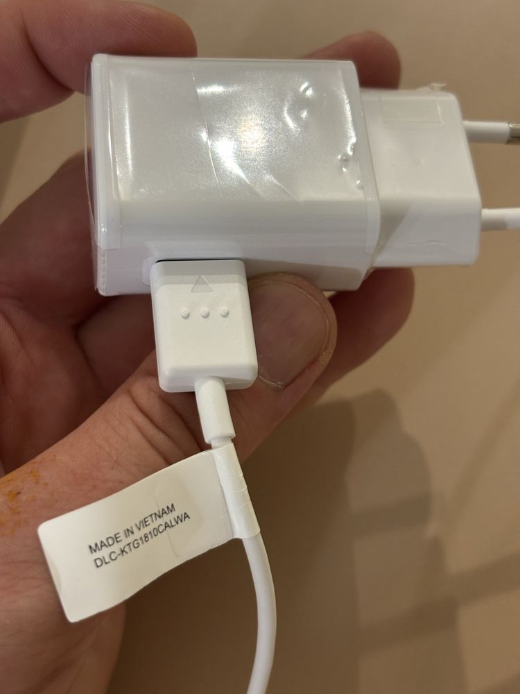 Комплект зарядно + 1 м кабел Type-C