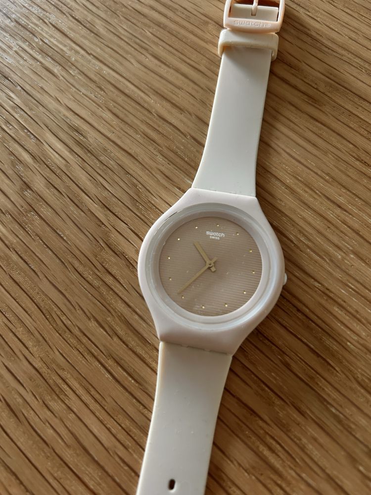 Часовнил Swatch