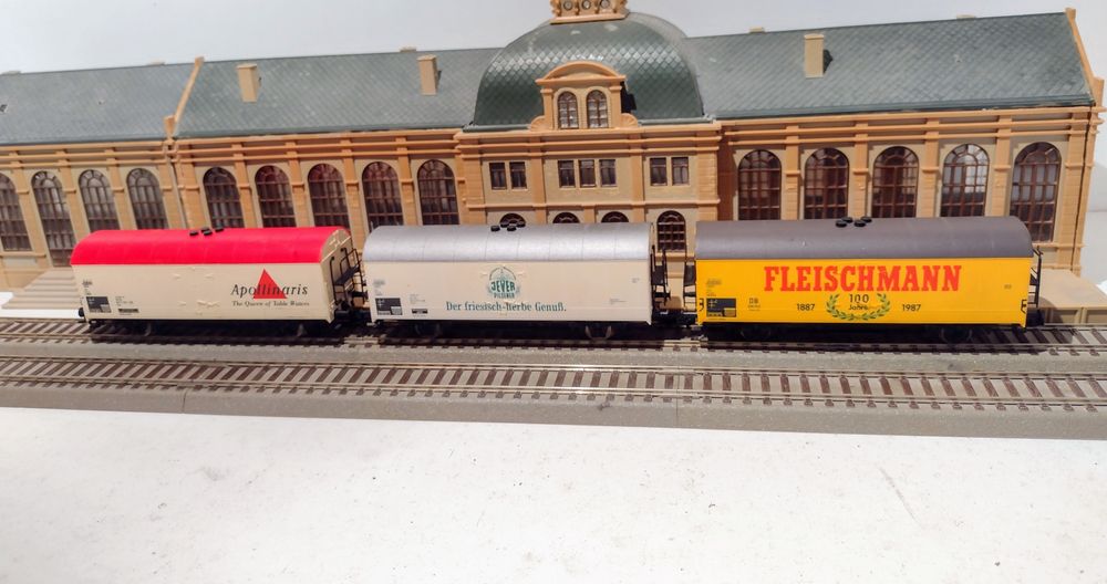 2) Set machete vagoane frigorifice trenulet Fleischmann HO