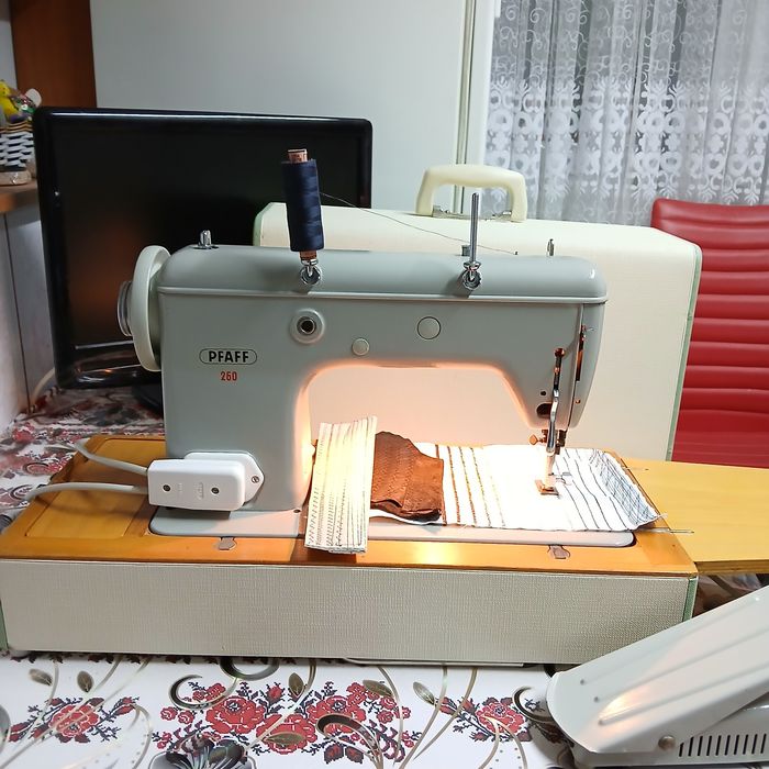 Masina de cusut PFAFF cu graifar industrial rotativ, din metal